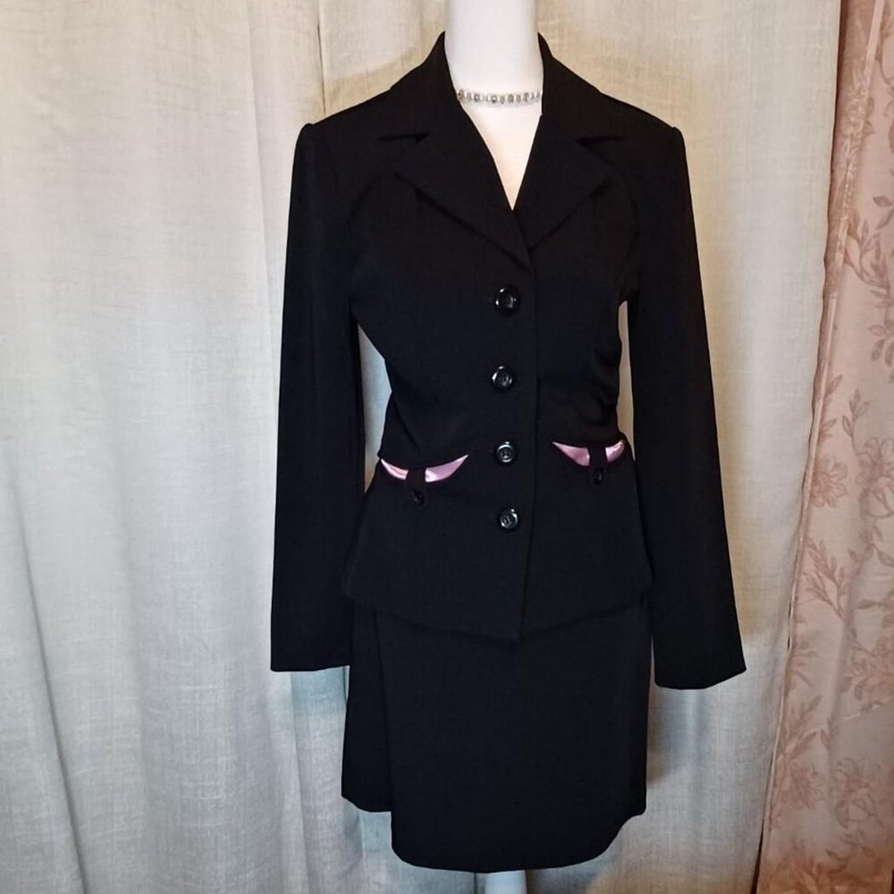 Black 2-piece suit with pink lining and button-up blazer